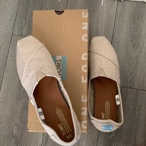 TOMS shoes 9.5